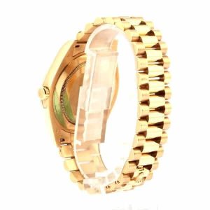Rolex-Day-Date-Roman-Dial-Replica-Back-600x600